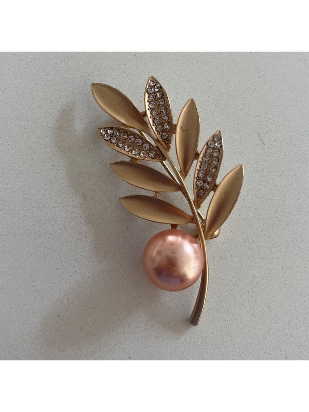 BROOCH Pin Matte Gold Tone Metal Leaf Design Rhinestones Pink Faux Pearl Dressy